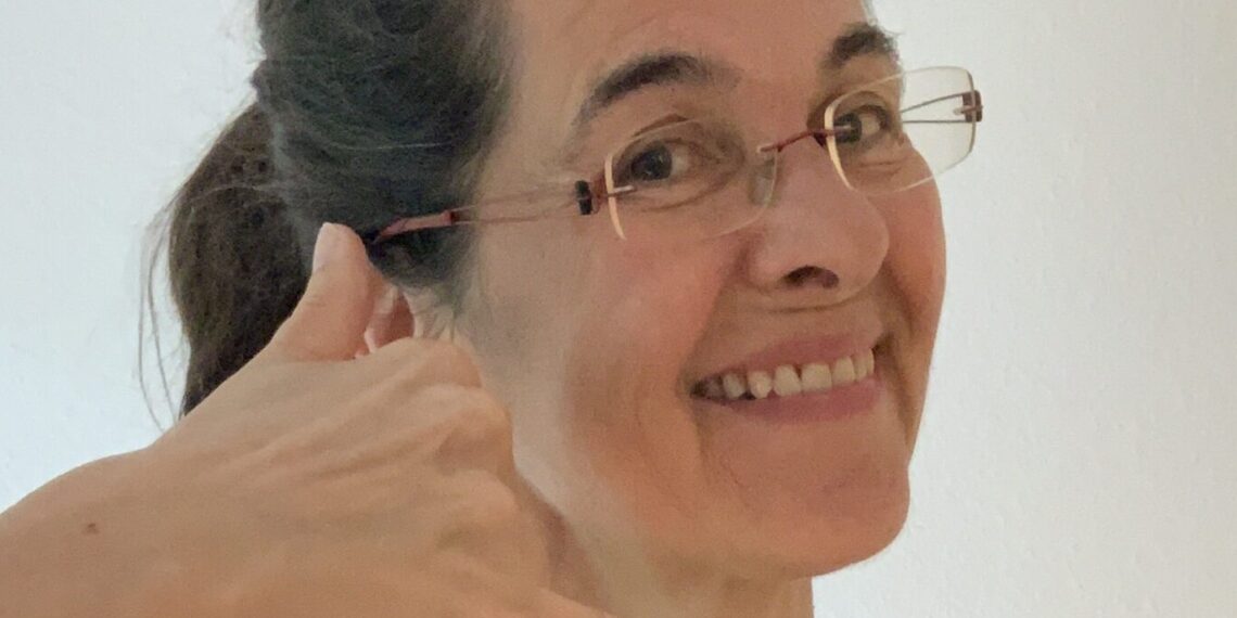Britta Odenthal am Telefon